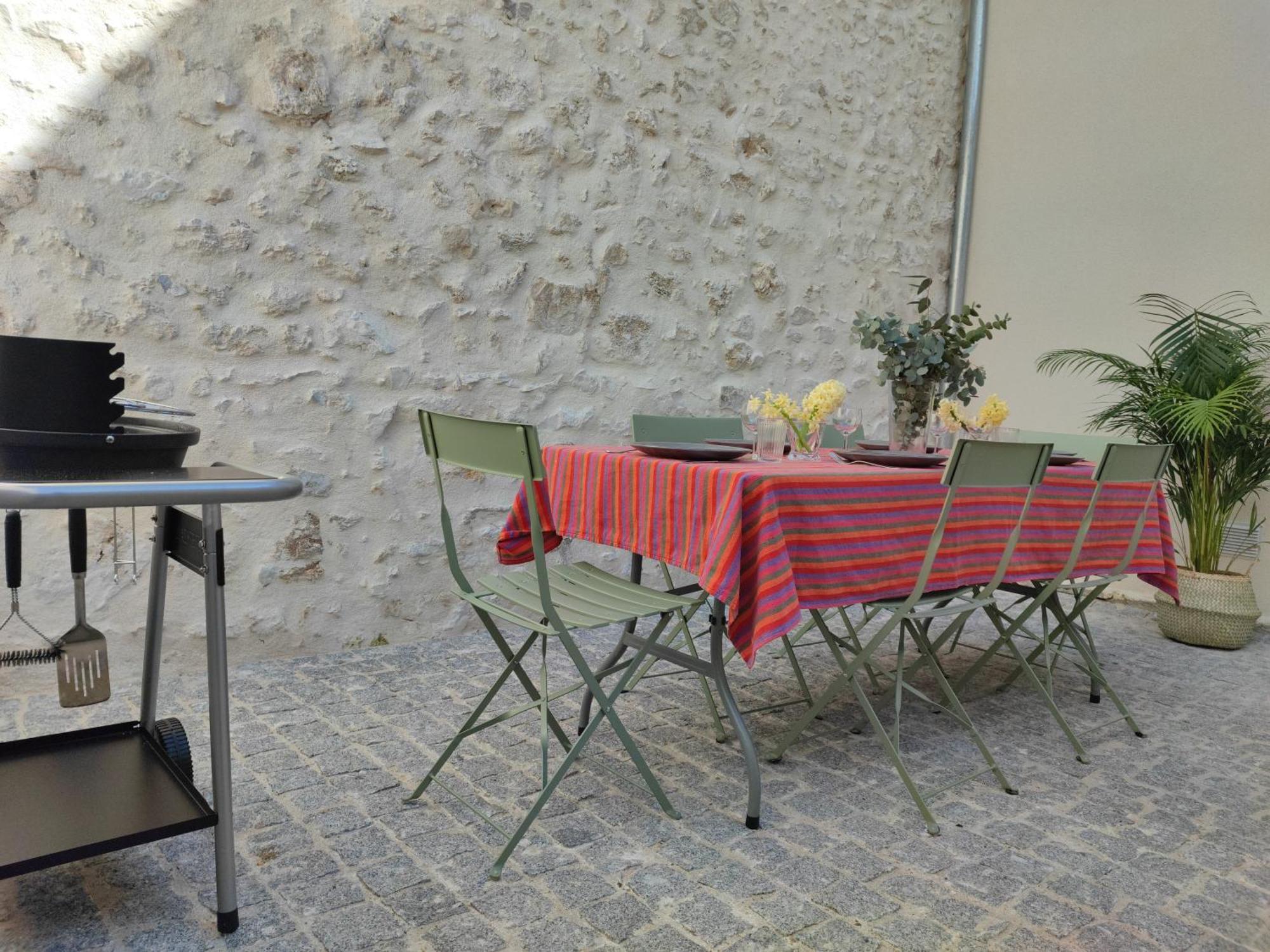 Beau Quartier Et Central, Maison Spacieuse Avec Cour, 3 Chambres, 3 Salles De Bains A 10 Min A Pied De La Gare Орлеан Экстерьер фото